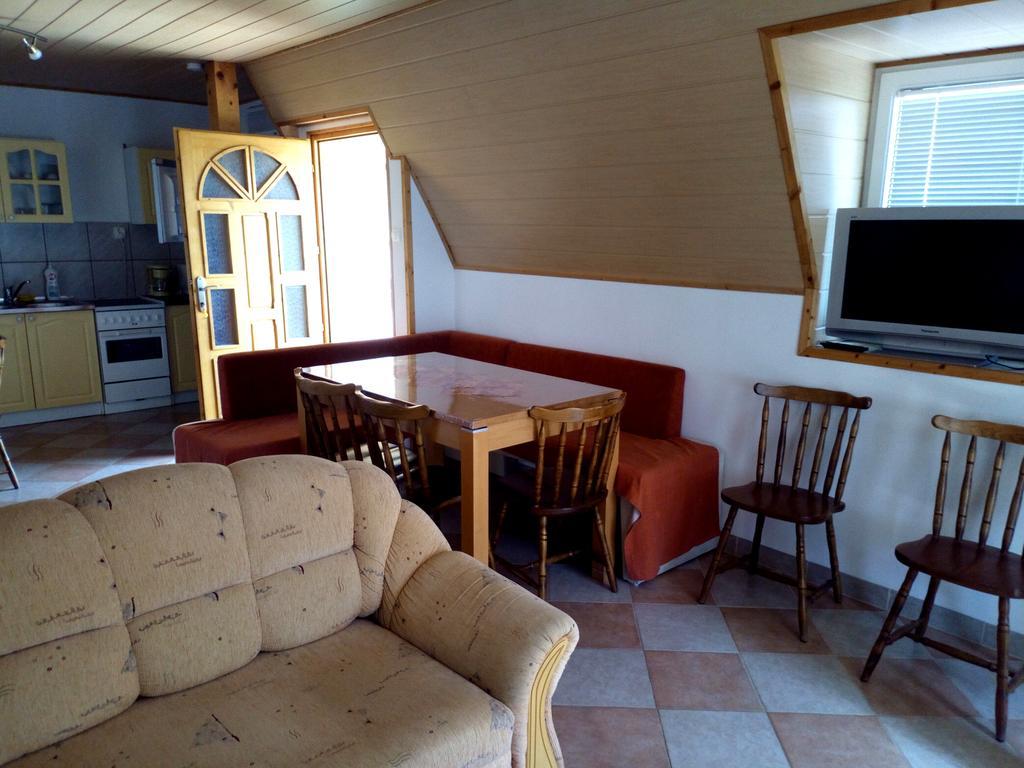 Aniko Apartmanhaz Balatonföldvár Zewnętrze zdjęcie