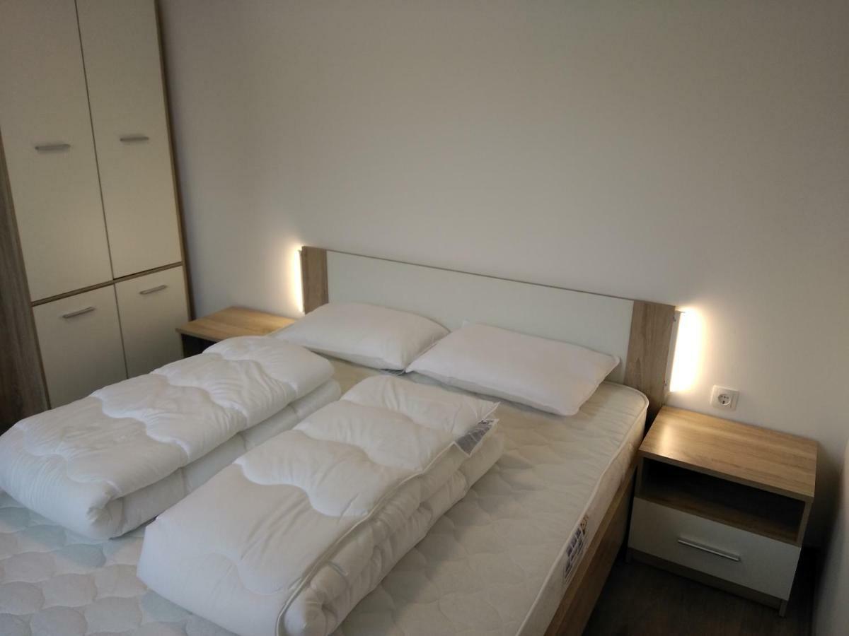 Aniko Apartmanhaz Balatonföldvár Zewnętrze zdjęcie